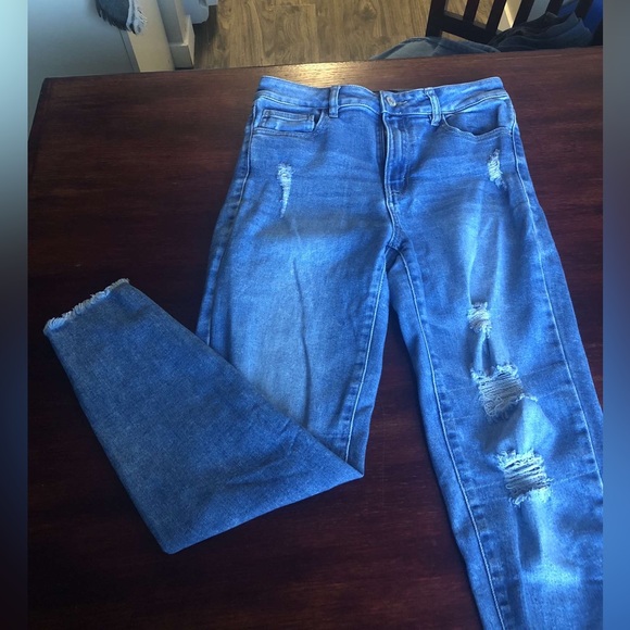 High rise skinny jeans, slightly ripped design - Picture 3 of 6